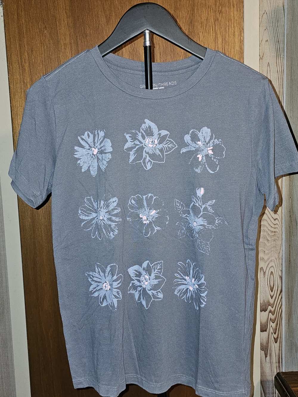 Grayson Threads Gray Floral Graphic Tee Juniors Medium